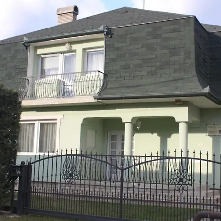Cedar 3 *